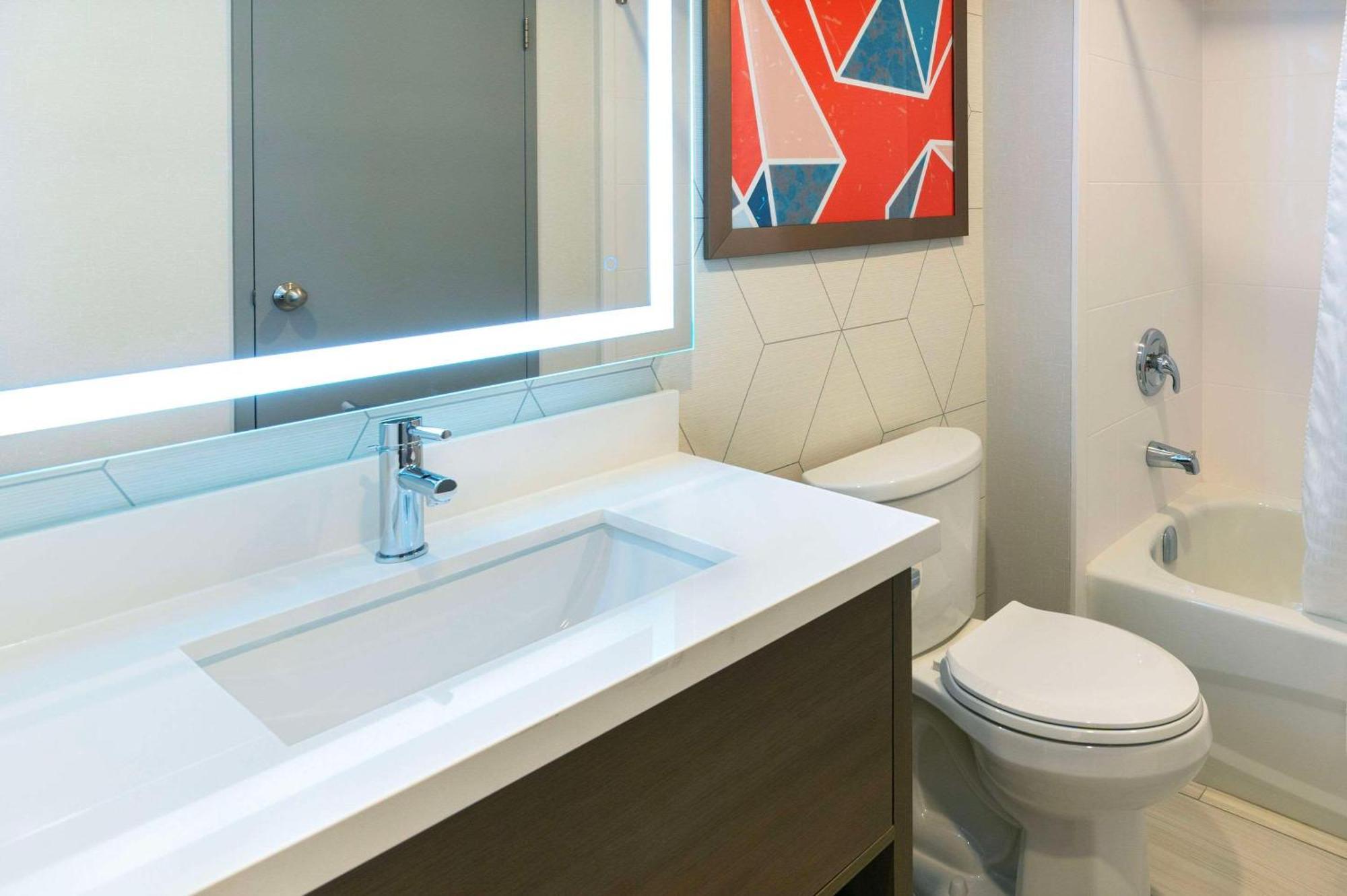Comfort Suites London Ngoại thất bức ảnh